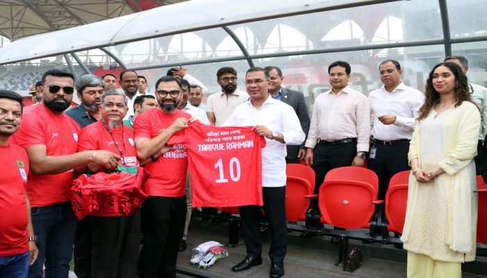 ফুটবল ম্যাচ দেখতে স্টেডিয়ামে প্রধানমন্ত্রী