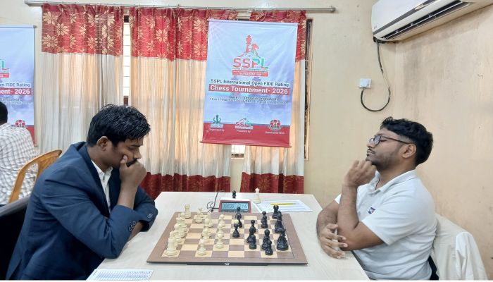 ফাহাদকে হারিয়ে শীর্ষে সুব্রত