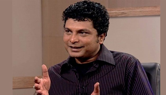 কিছুটা ওপর থেকে শামস সুমনকে দেখা