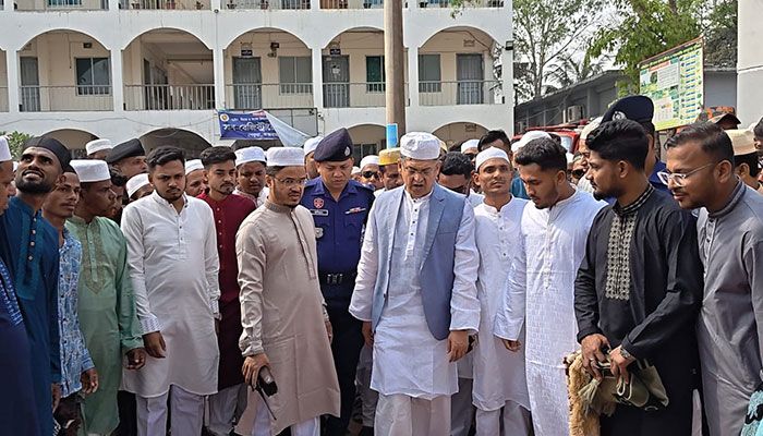 ঐক্যবদ্ধভাবে দেশকে এগিয়ে নেওয়াই হোক ঈদের প্রকৃত আনন্দ: স্বরাষ্ট্রমন্ত্রী