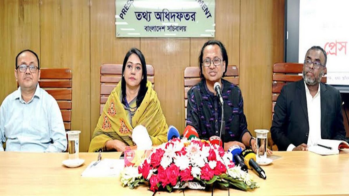 জ্বালানির চাপ সামাল দিতে কাজ করছে সরকার: তথ্য ও সম্প্রচার উপদেষ্টা