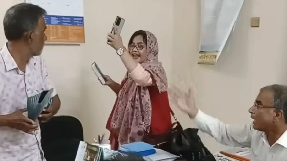 শিক্ষিকাকে জুতাপেটা: আকবরকে বহিষ্কার বিএনপির