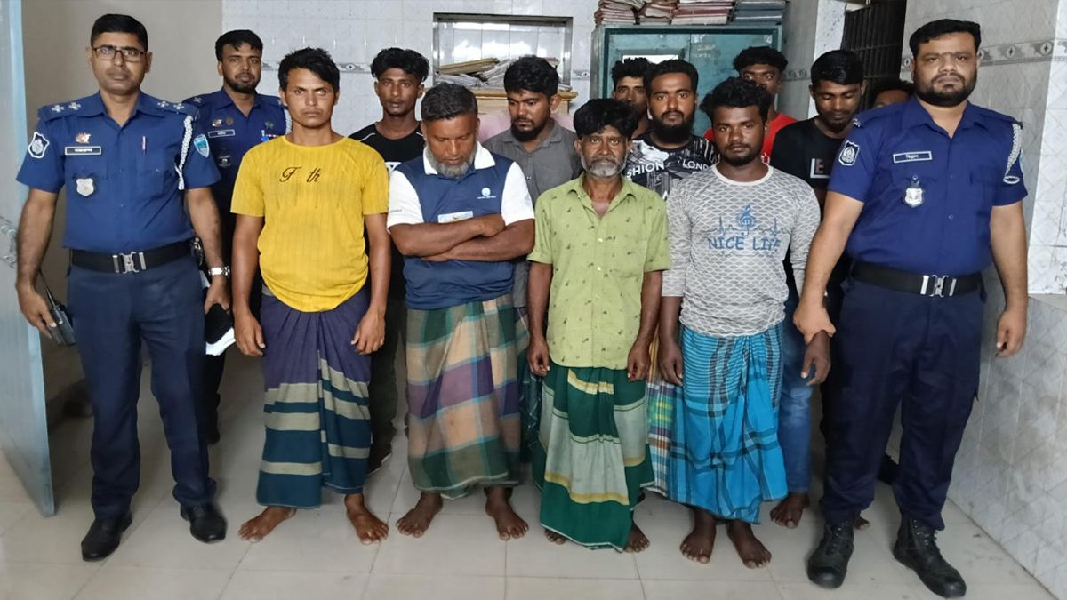 মেঘনায় অবৈধ বালু উত্তোলন, ১১ জনের কারাদণ্ড