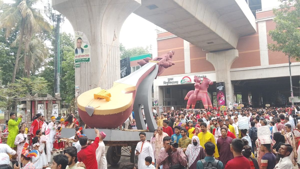 বিপুল সমোরোহে অনুষ্ঠিত হলো বৈশাখী শোভাযাত্রা