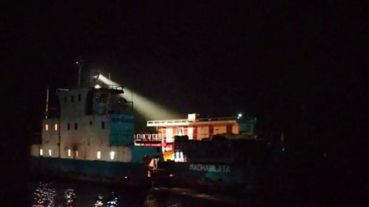 দৌলতদিয়া-পাটুরিয়া নৌ রুটে ফেরি  চলাচল বন্ধ