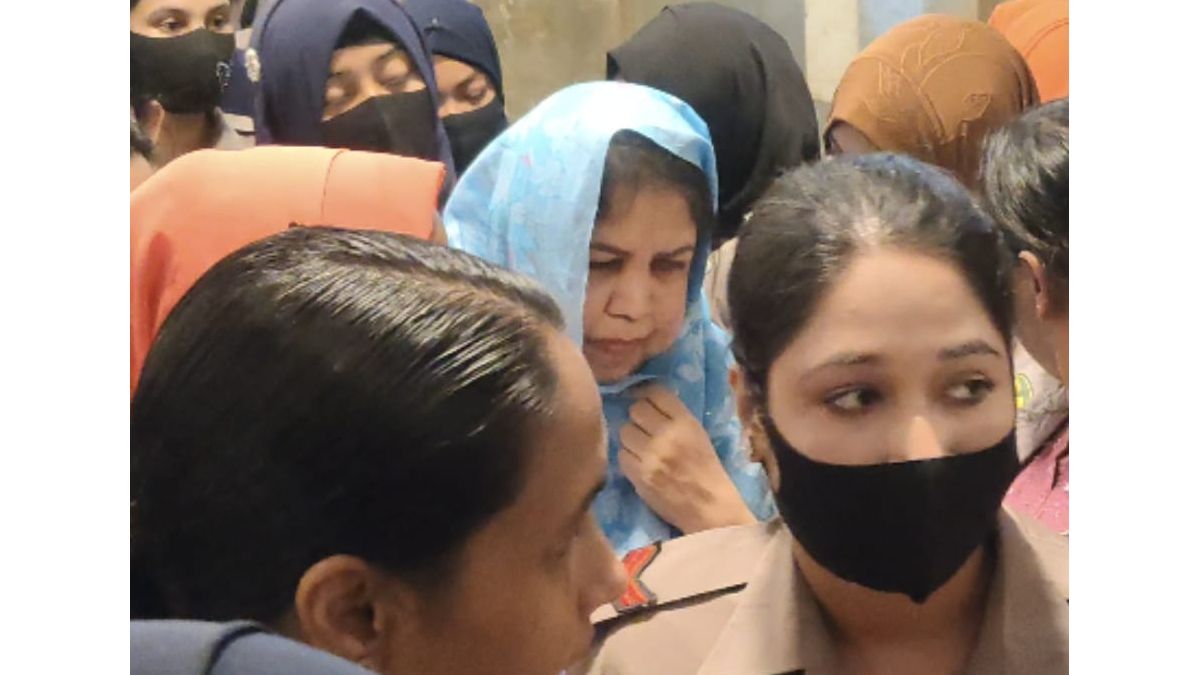 কাঠগড়ায় ২০ মিনিট নিশ্চুপ ছিলেন শিরীন শারমিন