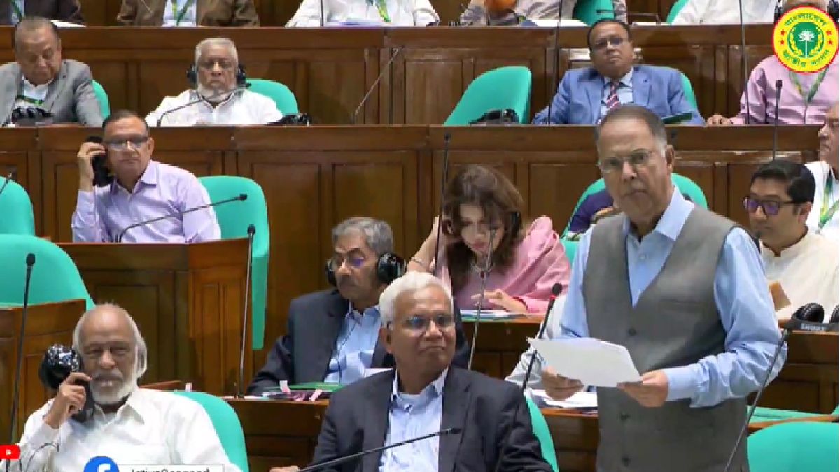 জ্বালানির সরবরাহ স্বাভাবিক রাখতে কাজ করছে সরকার: বাণিজ্যমন্ত্রী