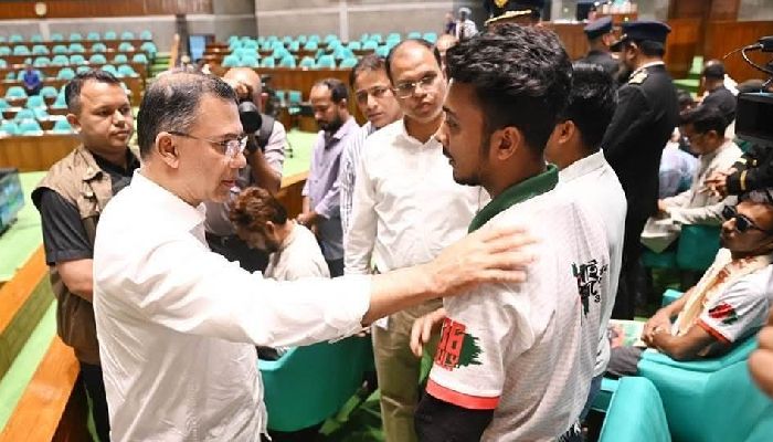 সংসদে জুলাই শহীদ পরিবার ও আহতদের খোঁজ নিলেন প্রধানমন্ত্রী