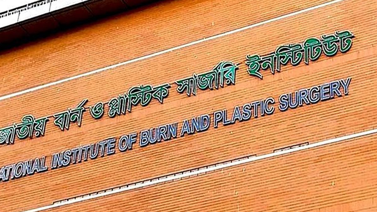 অগ্নিদগ্ধ শিশু লামিয়ার চিকিৎসার দায়িত্ব নিলেন ড. খন্দকার মারুফ