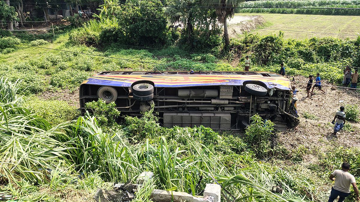 ভাঙ্গায় বাস-পিকআপ সংঘর্ষে ২ ব্যবসায়ী নিহত, আহত ২৯