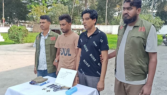 কুমিল্লায় মাদক নিরাময় কেন্দ্র থেকে পিস্তল-গুলিসহ দুইজন আটক
