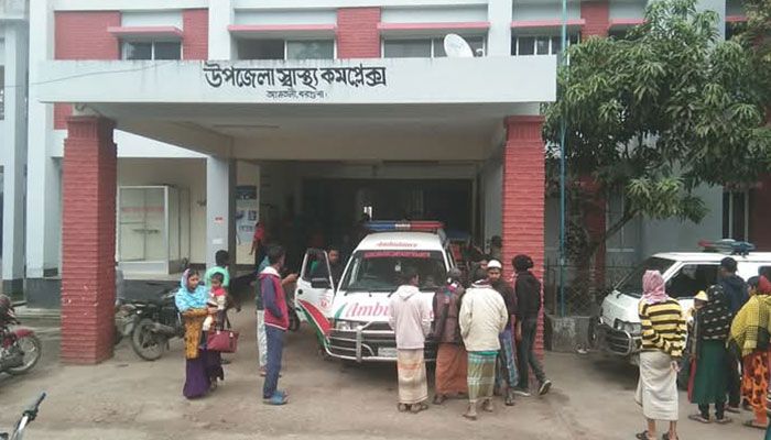 আমতলীতে বাসচাপায় খানকার খাদেম নিহত