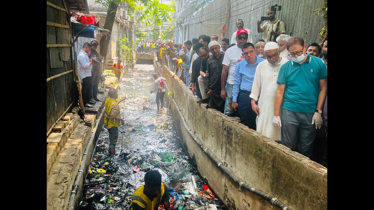 জলাবদ্ধতা কমাতে খাল-নালা পরিষ্কার কার্যক্রম শুরু চসিকের