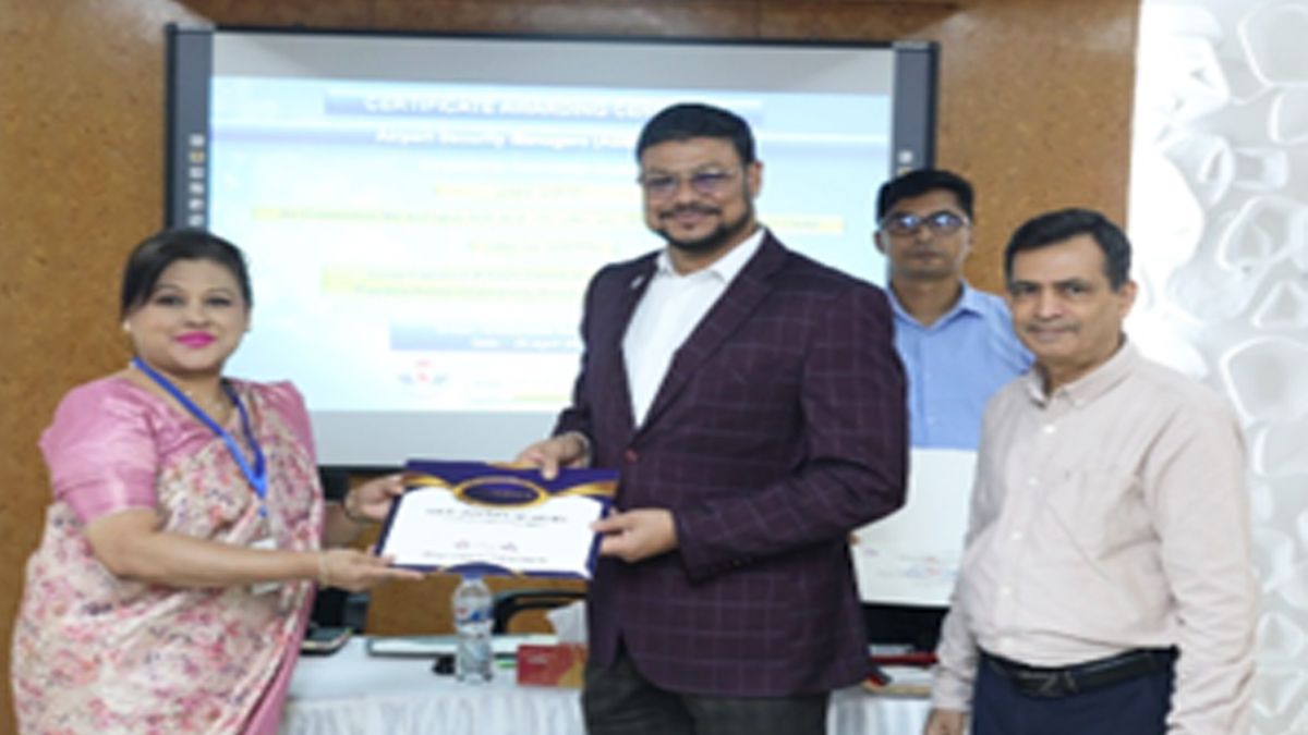 সিভিল এভিয়েশন একাডেমিতে এয়ারপোর্ট সিকিউরিটি ম্যানেজার কোর্স সম্পন্ন 