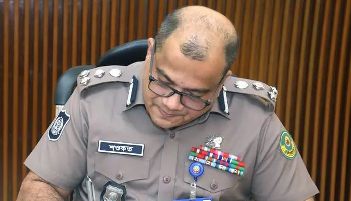 মাদক ও চাঁদাবাজি নির্মূলের প্রতিশ্রুতি সিএমপির নতুন কমিশনারের
