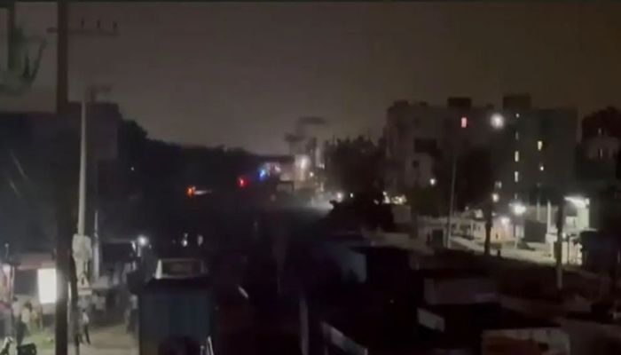 টর্চলাইট জ্বালিয়ে মহাসড়কে দুই গ্রামবাসীর সংঘর্ষ, ১০ কিলোমিটার যানজট