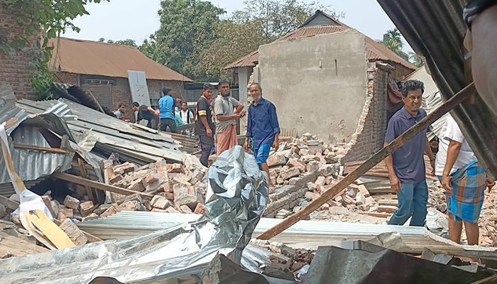 কুমিল্লায় রেস্তোরাঁর দেয়াল ধসে বৃদ্ধ নিহত