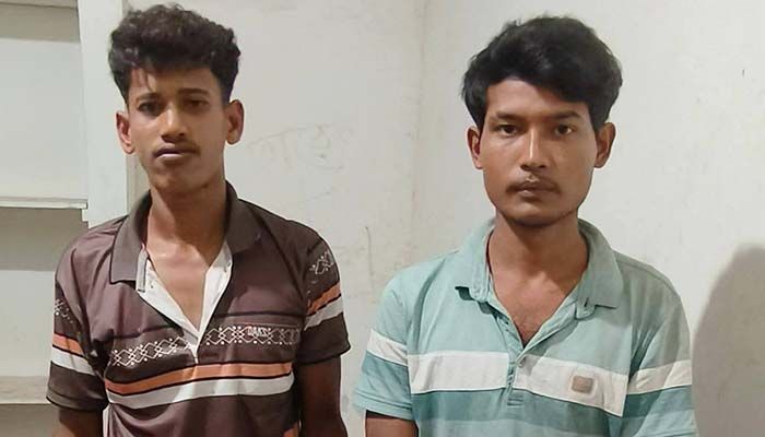 চন্দনাইশে আগ্নেয়াস্ত্রসহ গ্রেপ্তার দুই