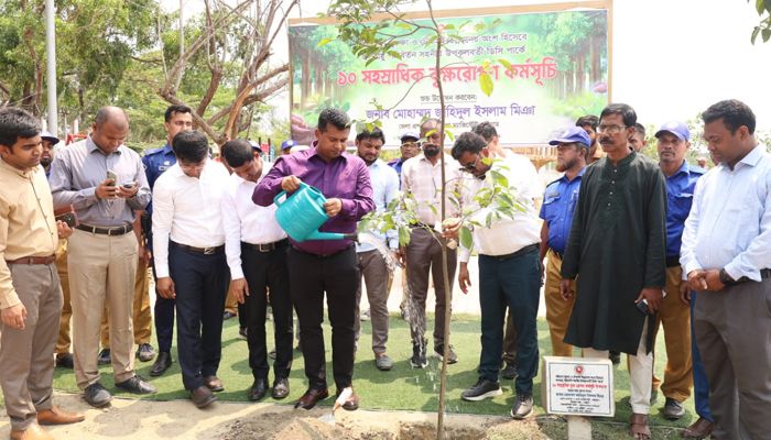 চট্টগ্রাম ডিসি পার্কে ১০ হাজার বৃক্ষরোপণ কর্মসূচির উদ্বোধন
