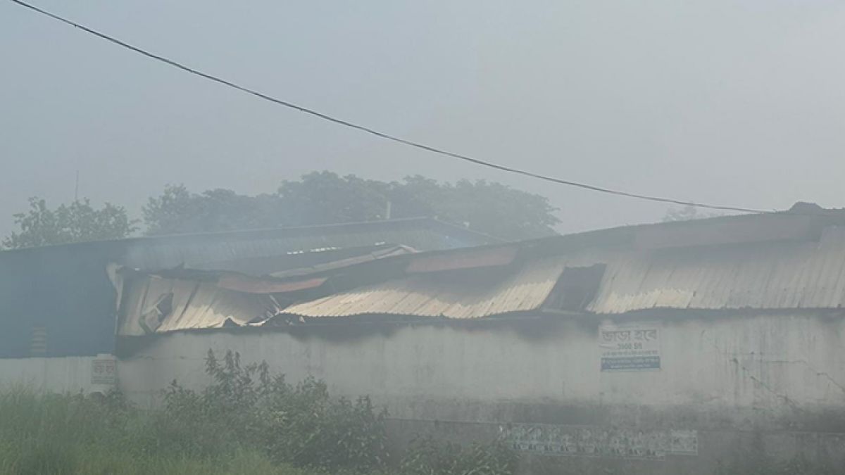 ডেমরায় কালি তৈরির কারখানার আগুন নিয়ন্ত্রণে