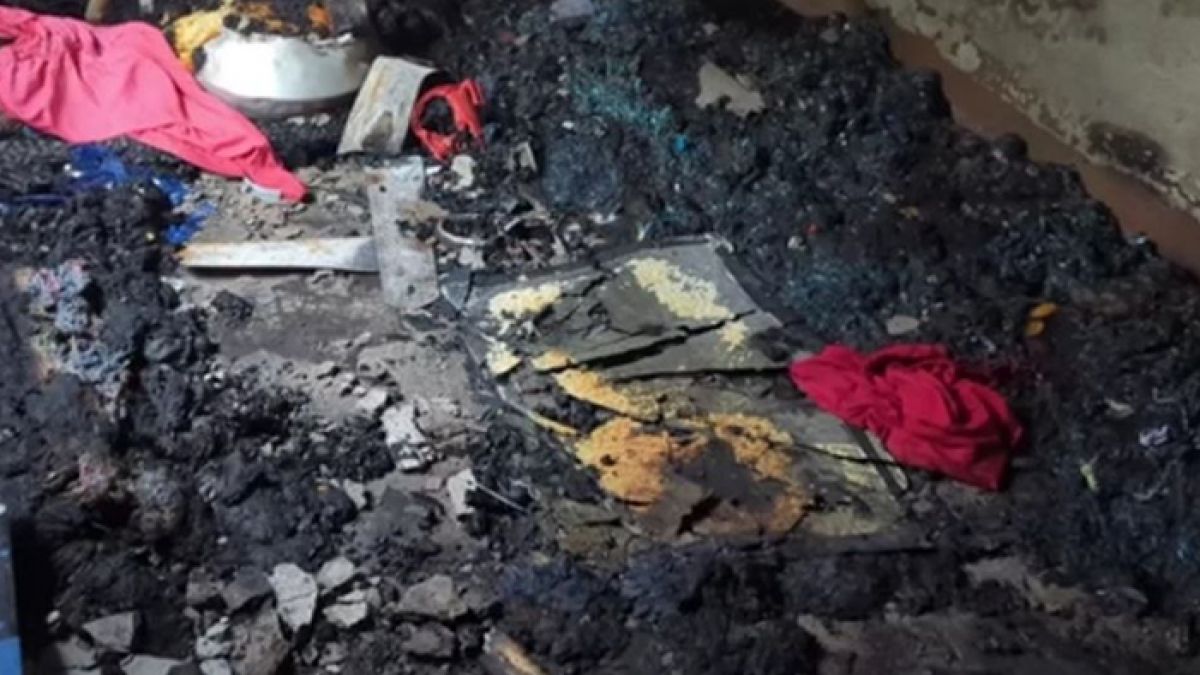 দিনাজপুরে বসতবাড়িতে রহস্যজনক আগুন, দম্পতির দগ্ধ মরদেহ উদ্ধার 