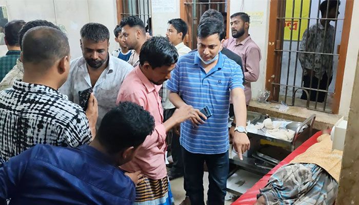 এক কুকুরের কামড়ে আহত ৩২