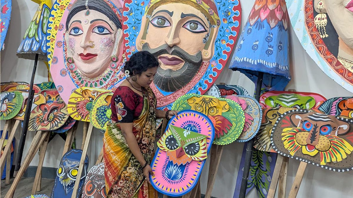 বর্ষবিদায়ে রাজধানীতে বর্ণিল আয়োজন