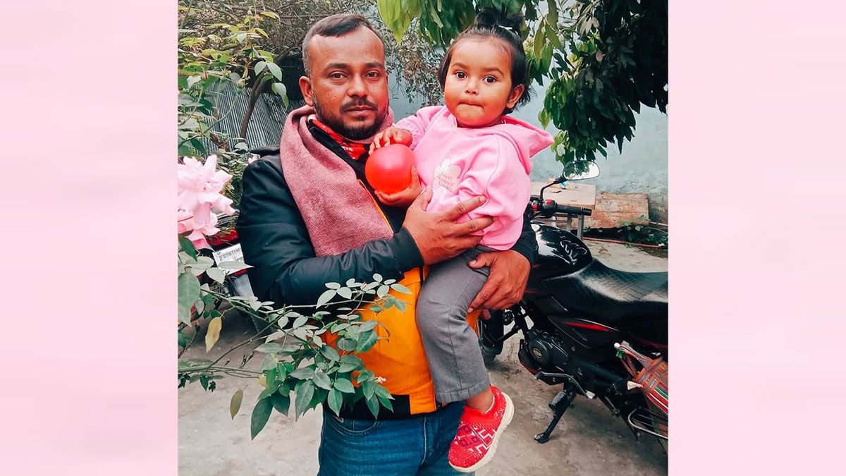 বজ্রাঘাতে প্রাণ গেল বাবার, কোলে থেকেও বেঁচে গেল শিশু
