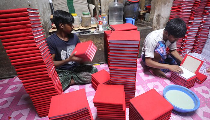 নানা রঙে বর্ষবরণে ব্যাপক প্রস্তুতি