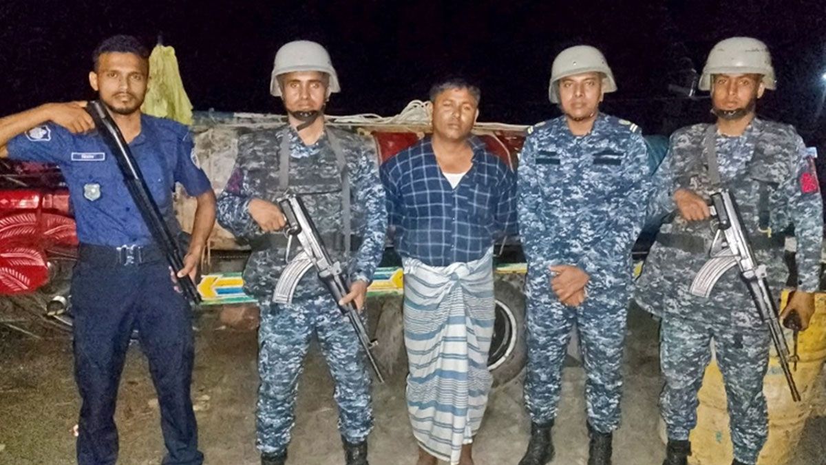 হাতিয়ায় নৌবাহিনীর যৌথ অভিযানে ডিজেলসহ আটক একজন 