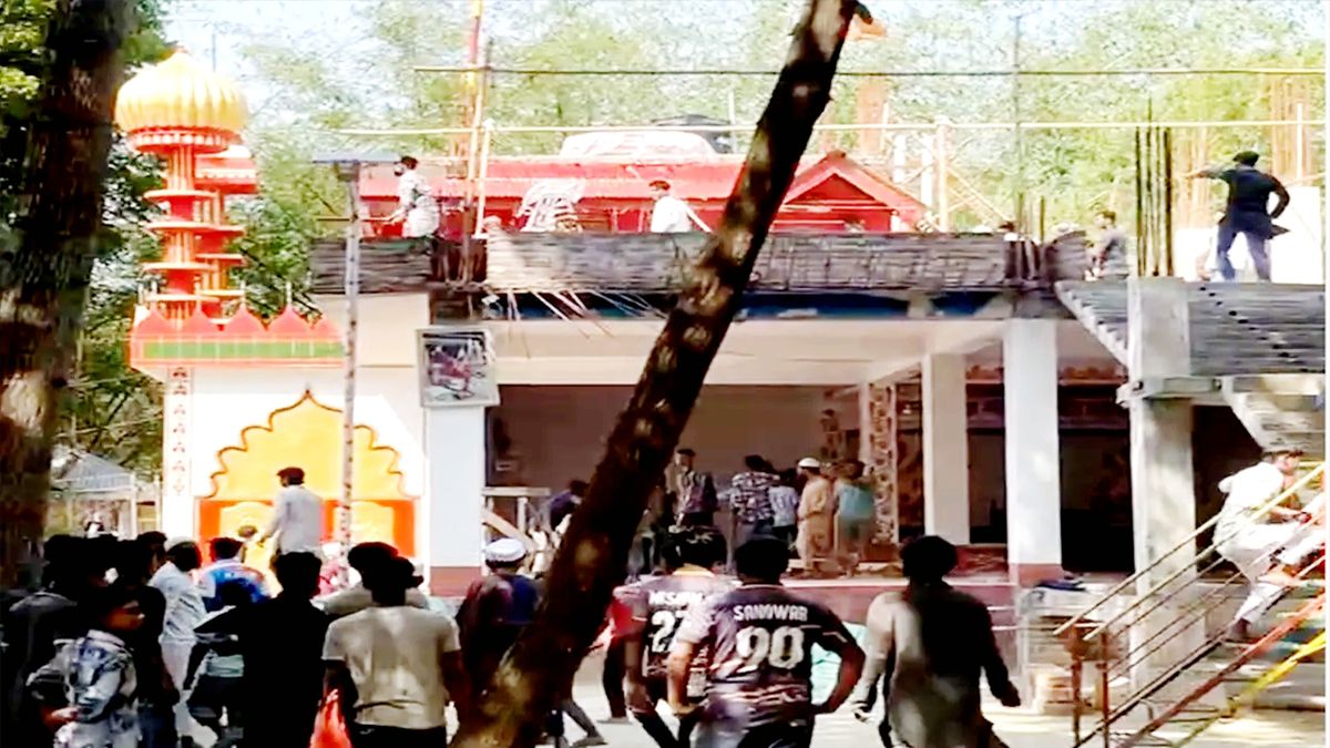 কুষ্টিয়ায় কথিত পীরকে পিটিয়ে হত্যা, আস্তানা ভাঙচুর 