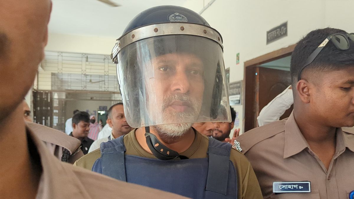 রিমান্ডে থাকা মাঞ্জিল হায়দারের চুল-দাড়ি কাটার আবেদন আদালতে