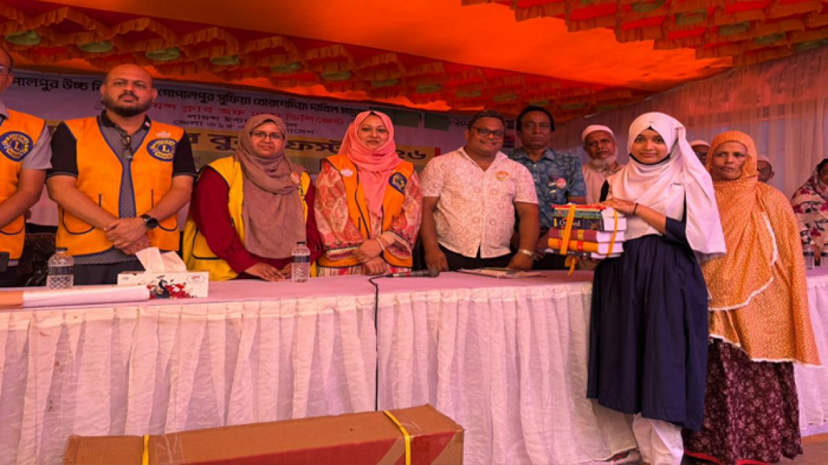 নবীনগরে লায়ন্স ক্লাবের উদ্যোগে শিক্ষাসামগ্রী বিতরণ