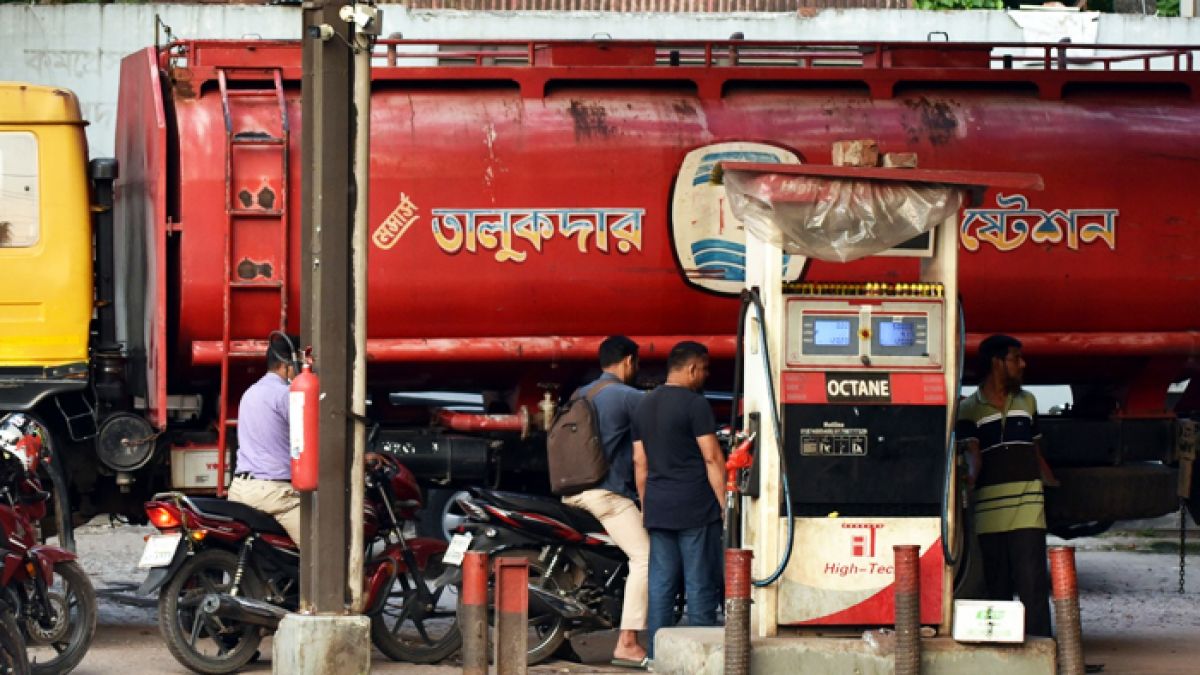 জ্বালানি তেলের আকালে নাকাল দেশবাসী