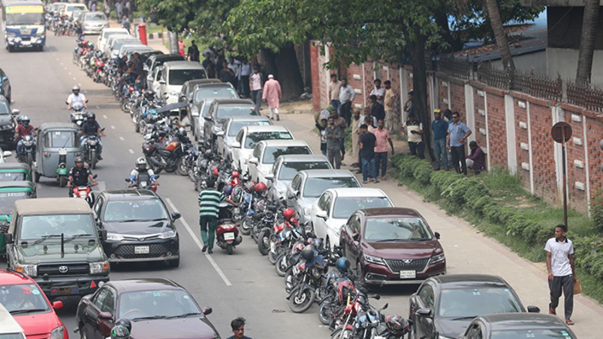 জ্বালানি তেল সংকটের নেপথ্যে অব্যবস্থাপনা