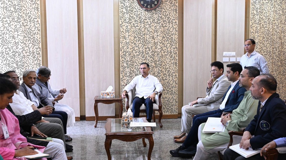 প্রধানমন্ত্রীর সঙ্গে অধ্যাপক আবদুল্লাহ আবু সায়ীদের বৈঠক