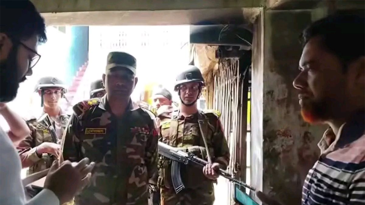 সাতক্ষীরায় ইউপি চেয়ারম্যানের বাড়ি থেকে ১২০০ লিটার ডিজেল জব্দ