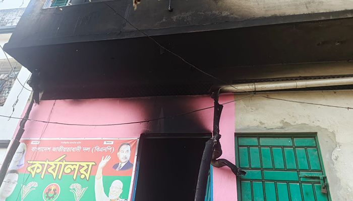 টেকনাফে বিএনপির অস্থায়ী কার্যালয়ে আগুন
