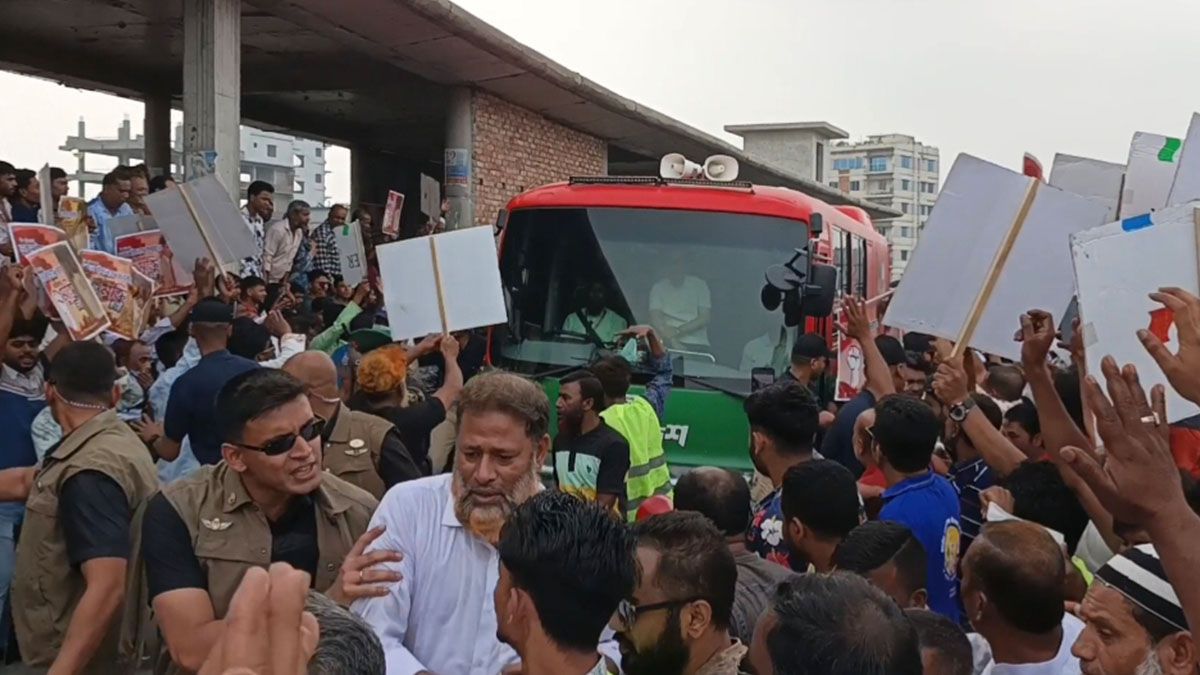প্রধানমন্ত্রীর গাড়ি থামিয়ে বিএনপি নেতার মুক্তি দাবি