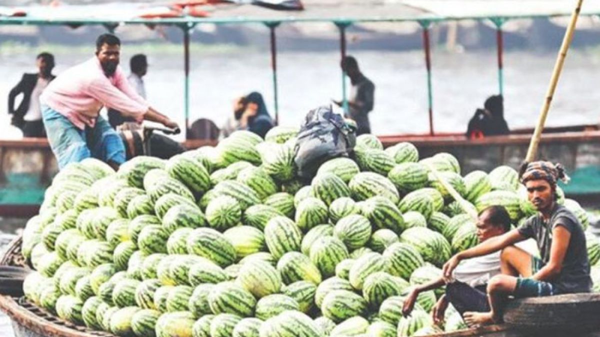 বৈশাখের গরমেও তরমুজ বিক্রিতে মন্দা