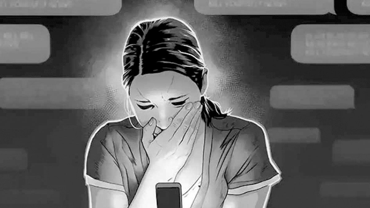 ব্ল্যাকমেইলিংয়ের শিকার নারী 