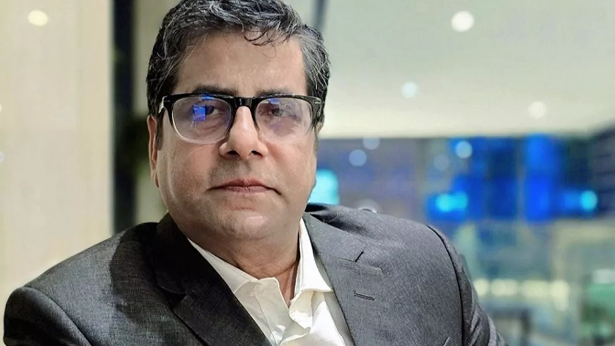 সাংবাদিক আনিস আলমগীরের স্থায়ী জামিন ও বিদেশ ভ্রমণে বাধা নেই