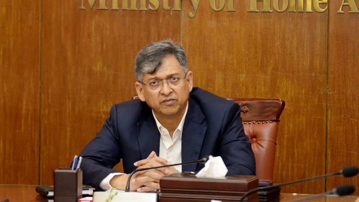 দ্রুততম সময়ে তদন্ত ও চার্জশিট জমা দেওয়ার নির্দেশ স্বরাষ্ট্রমন্ত্রীর