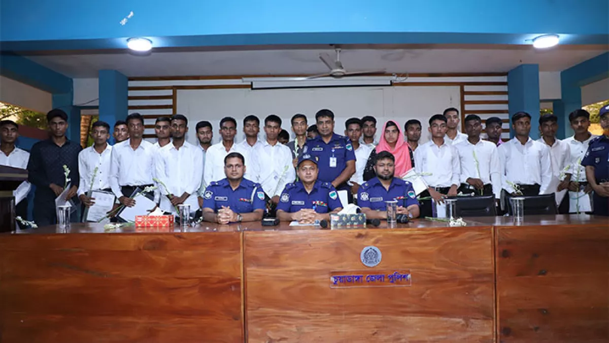 ১২০ টাকায় পুলিশে চাকরি পেলেন ২১ তরুণ-তরুণী