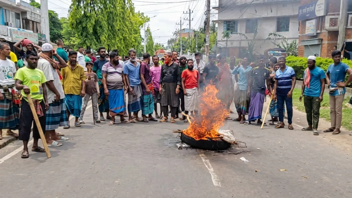 খুলনায় কাঁচা পাট রপ্তানির ওপর নিষেধাজ্ঞা প্রত্যাহারের দাবিতে বিক্ষোভ