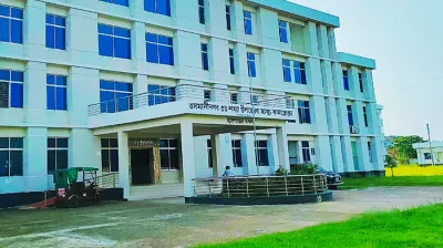 ডাক্তার ও যন্ত্রপাতি সংকটে জর্জরিত হাসপাতাল