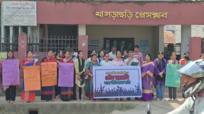শিক্ষাপ্রতিষ্ঠানে যৌন হয়রানি বন্ধের দাবিতে খাগড়াছড়িতে মানববন্ধন