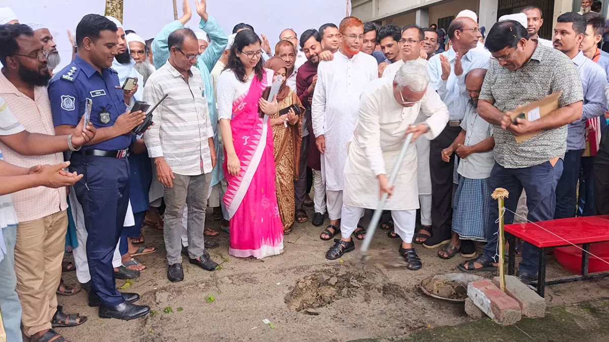 বিদ‍্যালয়ের একাডেমিক ভবন নির্মাণ কাজের উদ্বোধন করলেন সমাজকল‍্যাণ মন্ত্রী