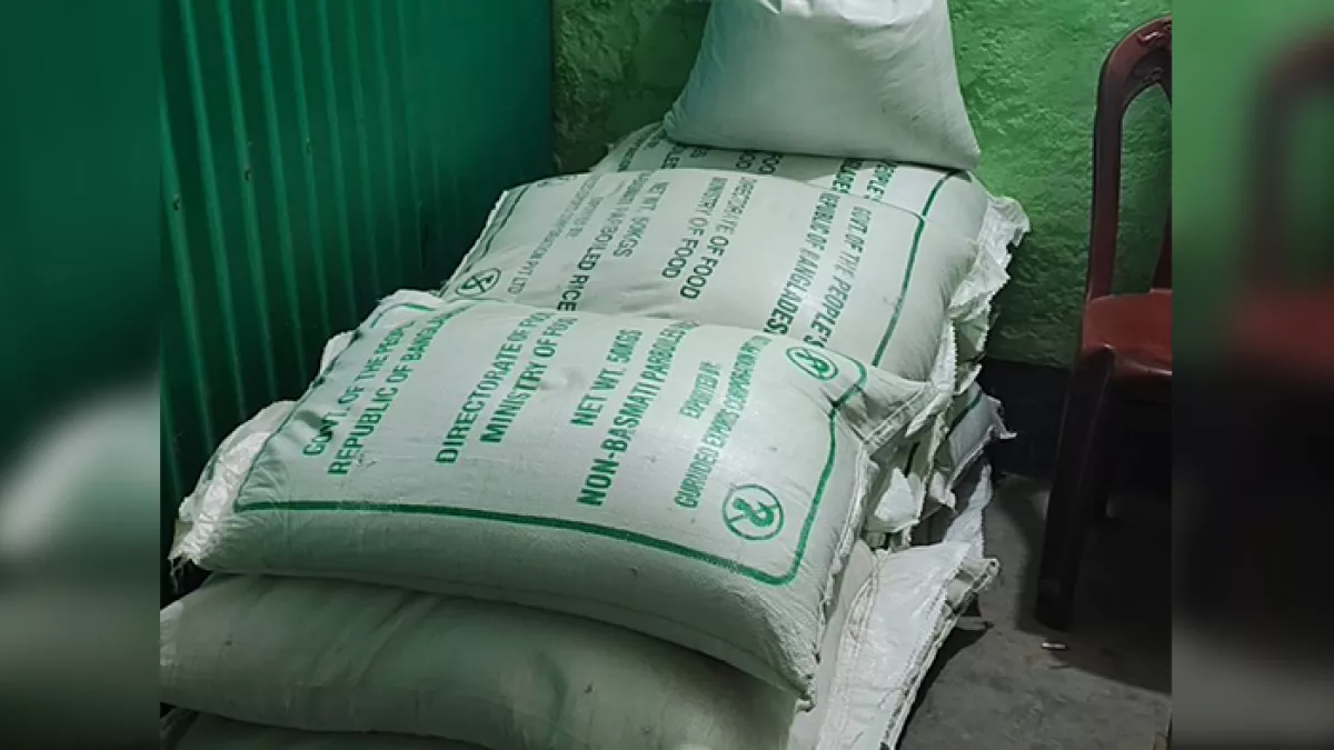 জামায়াত নেতার বাড়িতে মিলল ১২ বস্তা সরকারি চাল