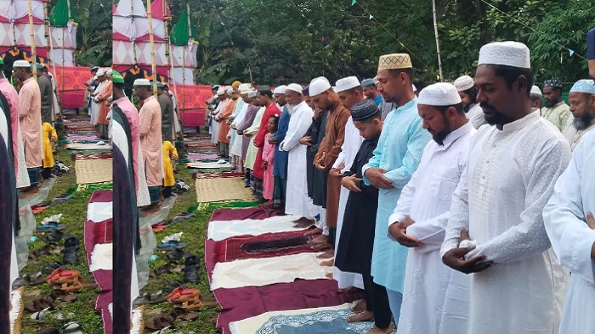নিজ গ্রামে ঈদের জামাতে মোস্তাফিজুর রহমান